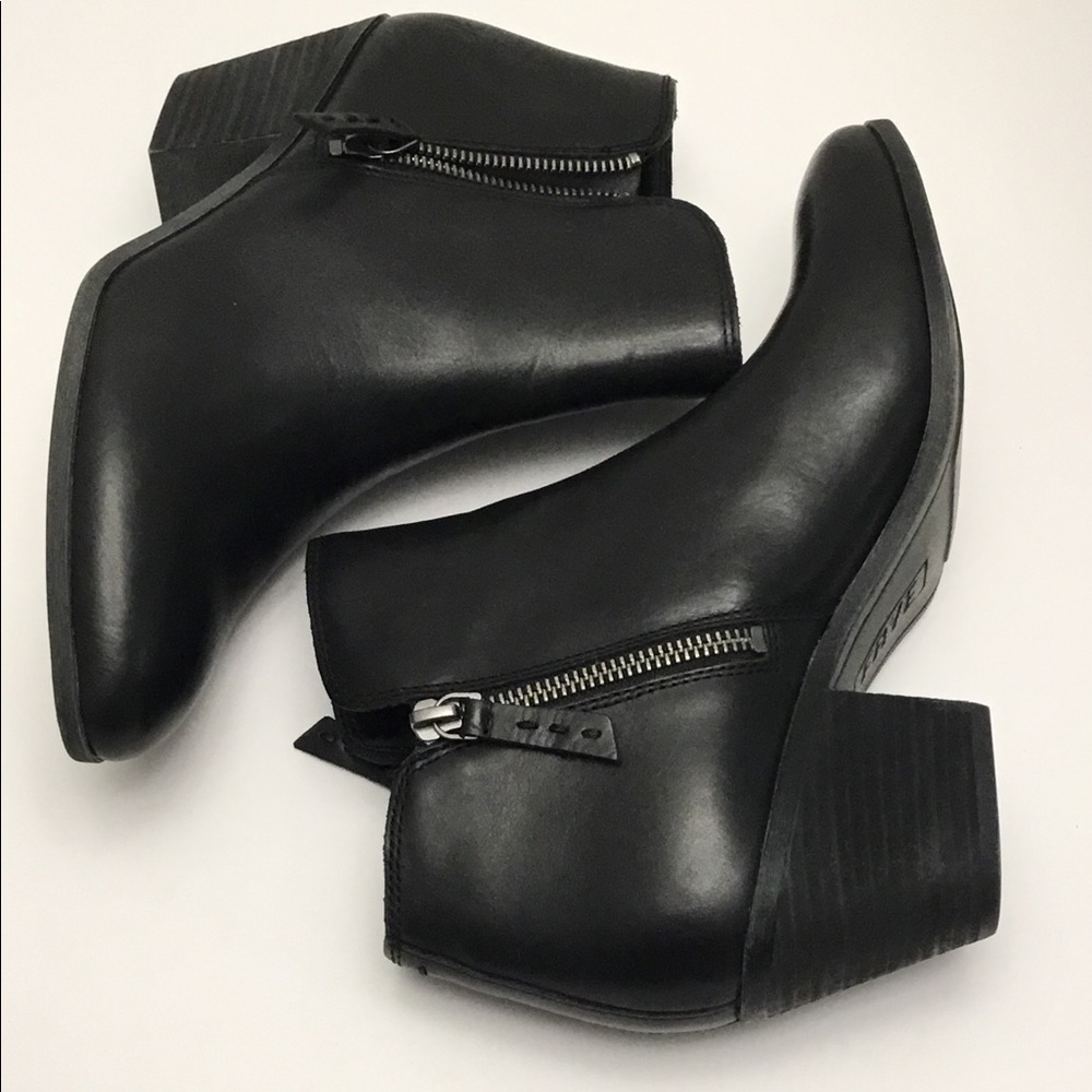 FRYE BOOTS